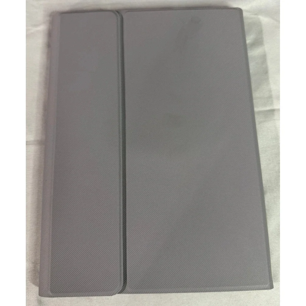 Apple iPad 8th Gen A2270 32GB Rose Gold with Bluetooth Keyboard Case Bundle